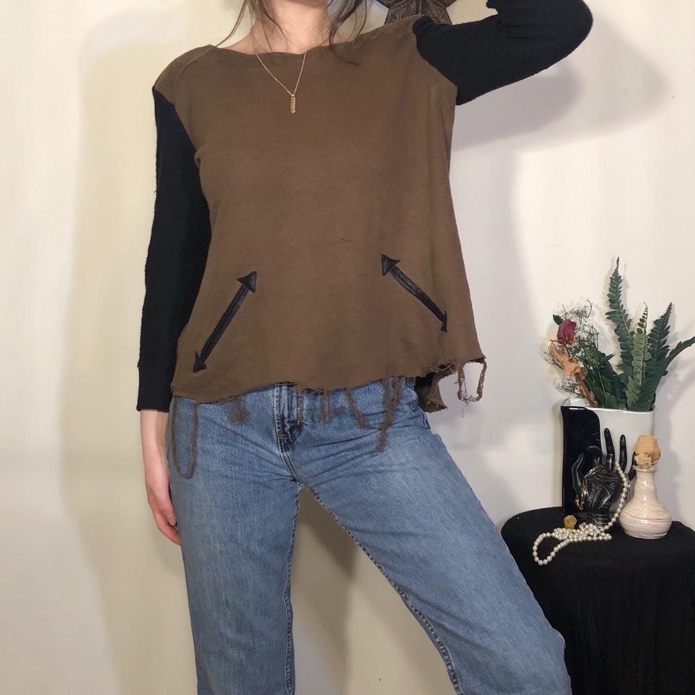 4/$10 | quarter sleeve distressed sweater